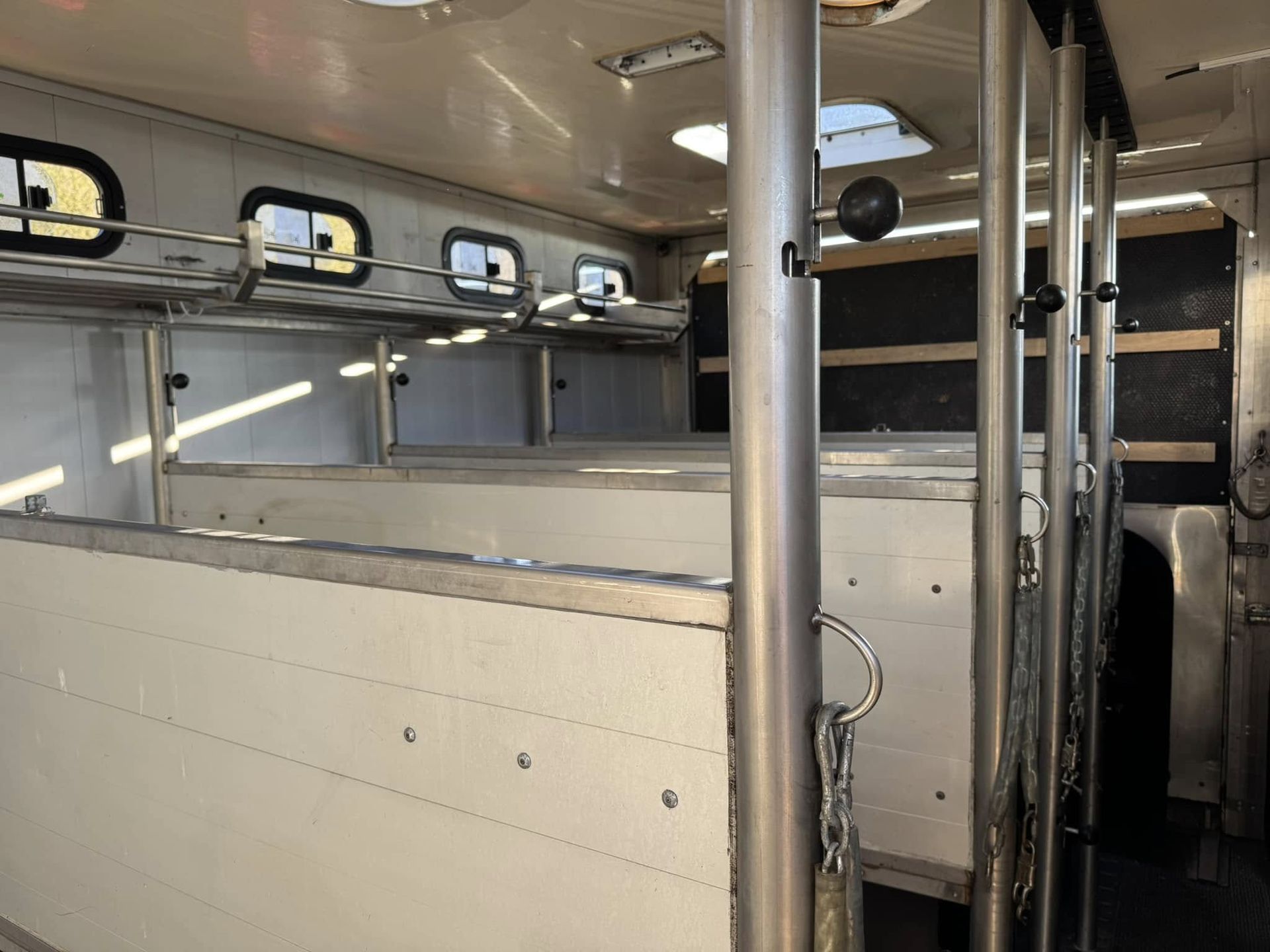 intérieure camion chevaux