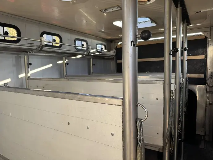 intérieure camion chevaux 