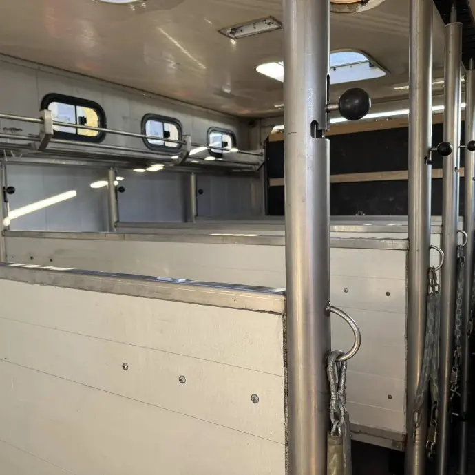 intérieure camion chevaux